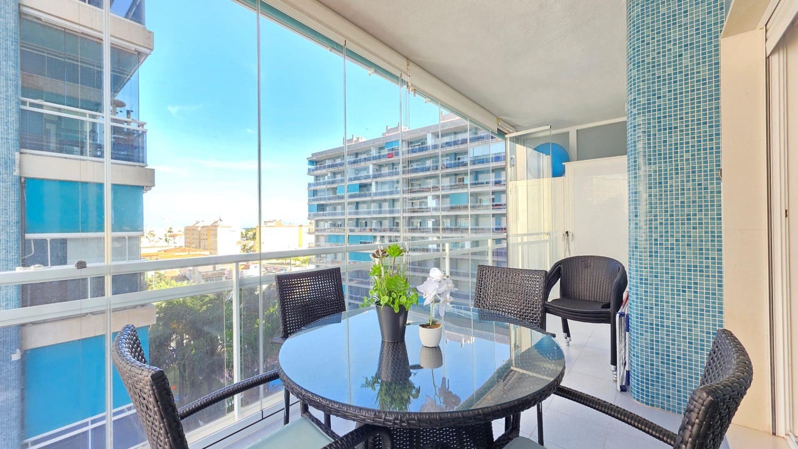 Apartamento de 3 habitaciones en Gandia en alquiler con piscina garaje - 1.000 € (Ref: 10030601)