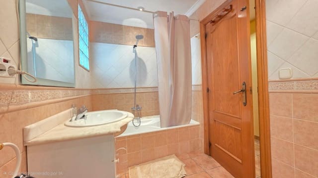 Casa de 4 habitaciones en Rafelcofer en venta - 240.000 € (Ref: 10030603)