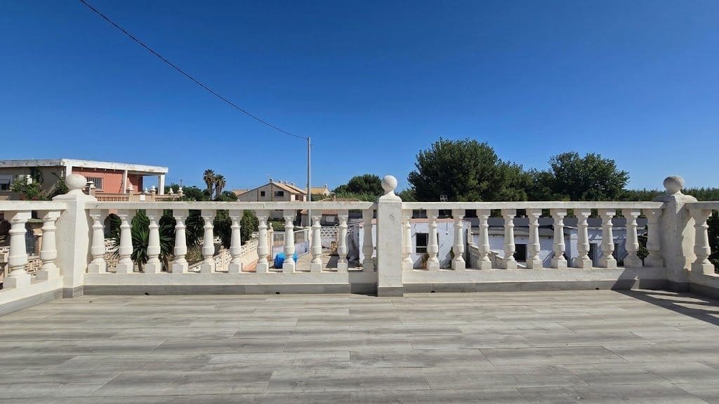 4 bedroom Villa for sale in Gandia with garage - € 299,990 (Ref: 10047336)