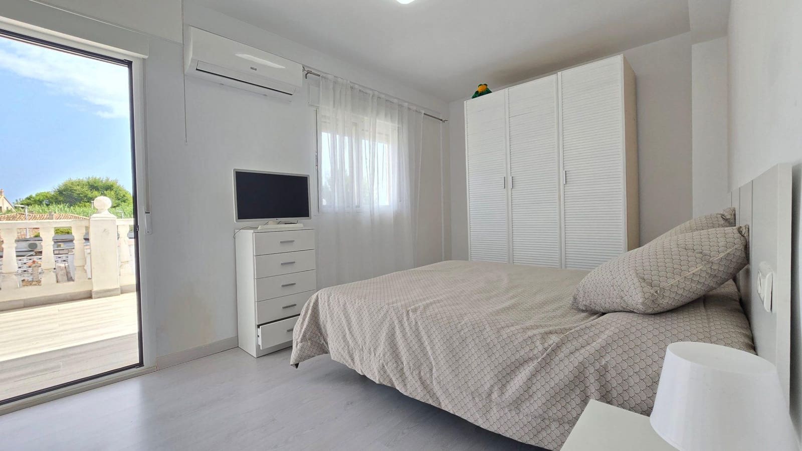 4 bedroom Villa for sale in Gandia with garage - € 299,990 (Ref: 10047336)