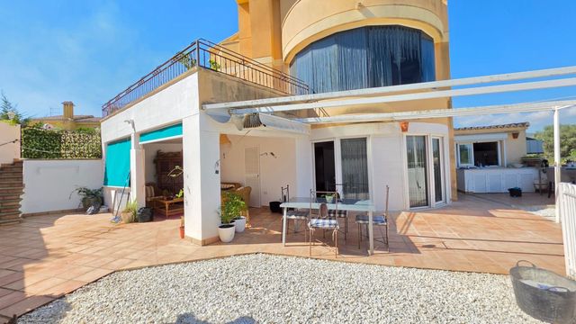 4 soveværelse Rækkehus til salg i Gandia med swimmingpool - € 470.000 (Ref: 10112021)