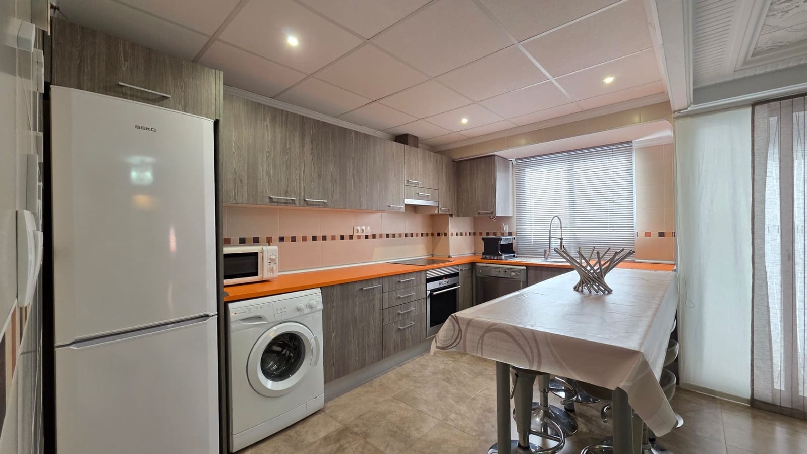 3 slaapkamer Appartement te huur in Gandia - € 750 (Ref: 10112038)