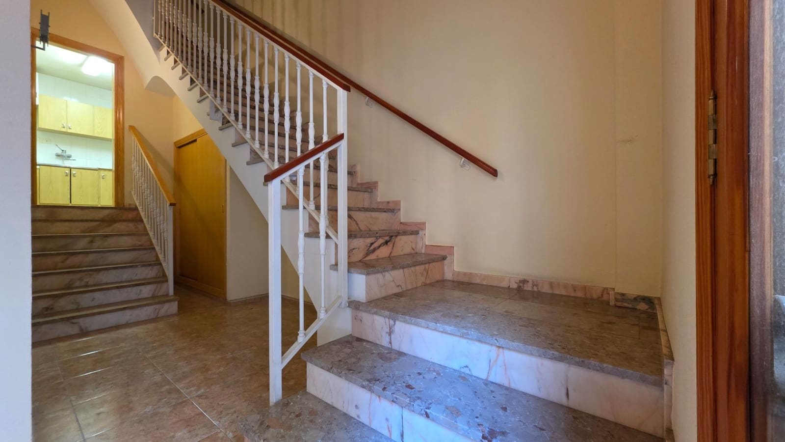 4 bedroom Villa for sale in Oliva with garage - € 195,000 (Ref: 10112054)