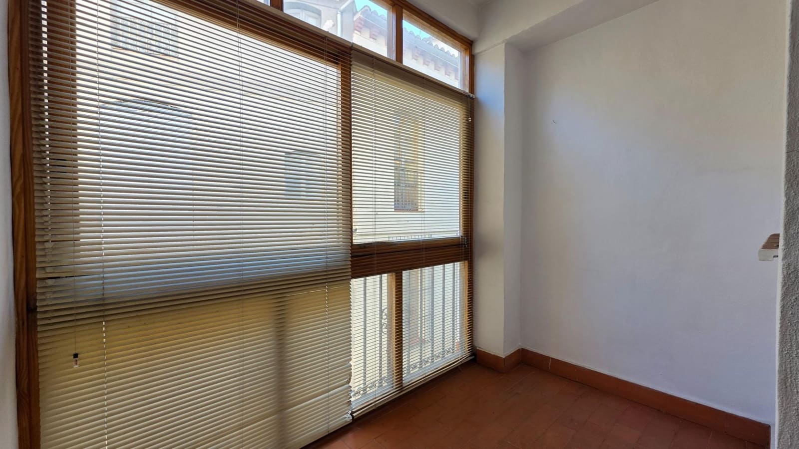 4 bedroom Villa for sale in Oliva with garage - € 195,000 (Ref: 10112054)