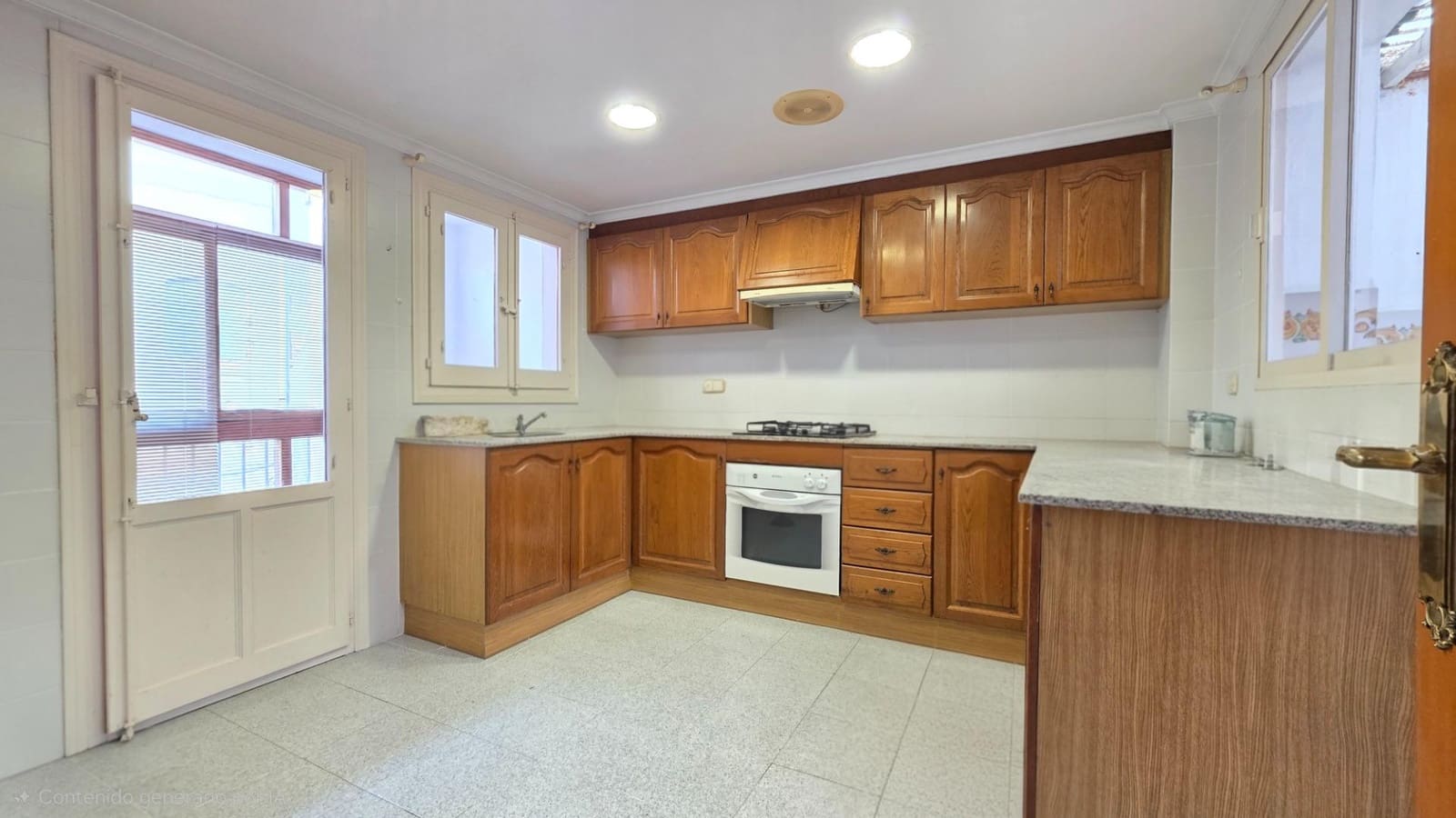 4 bedroom Villa for sale in Oliva with garage - € 195,000 (Ref: 10112054)