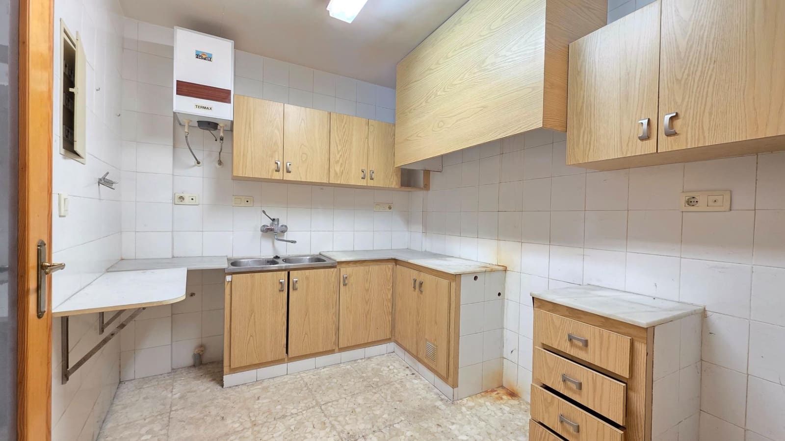 4 bedroom Villa for sale in Oliva with garage - € 195,000 (Ref: 10112054)