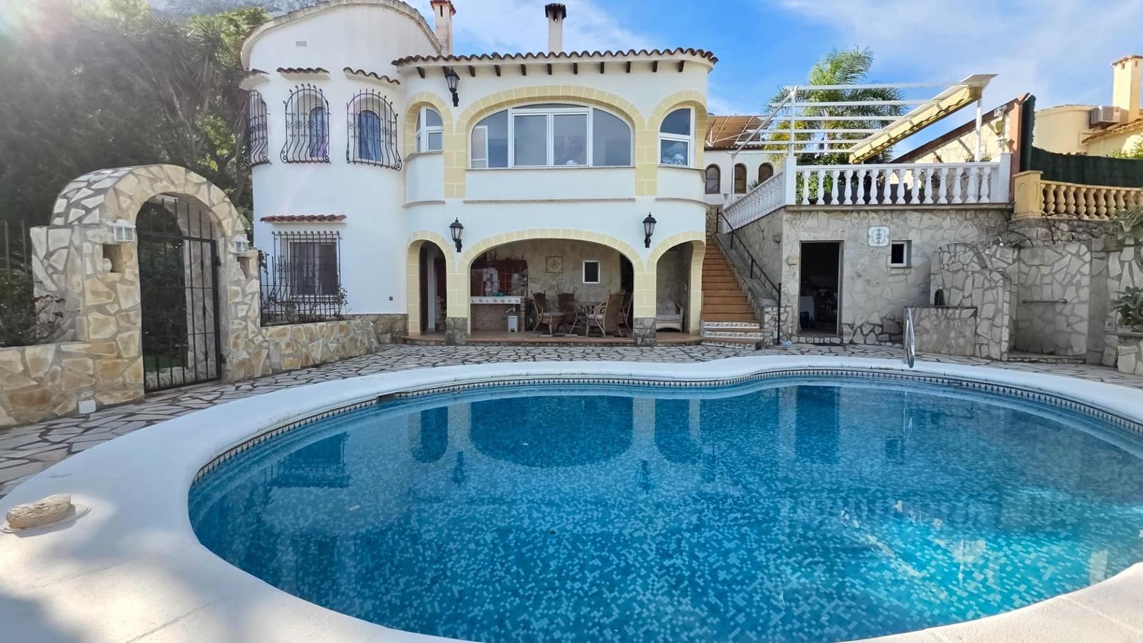 4 Zimmer Villa zu verkaufen in Denia mit Pool Garage - 565.000 € (Ref: 10112057)