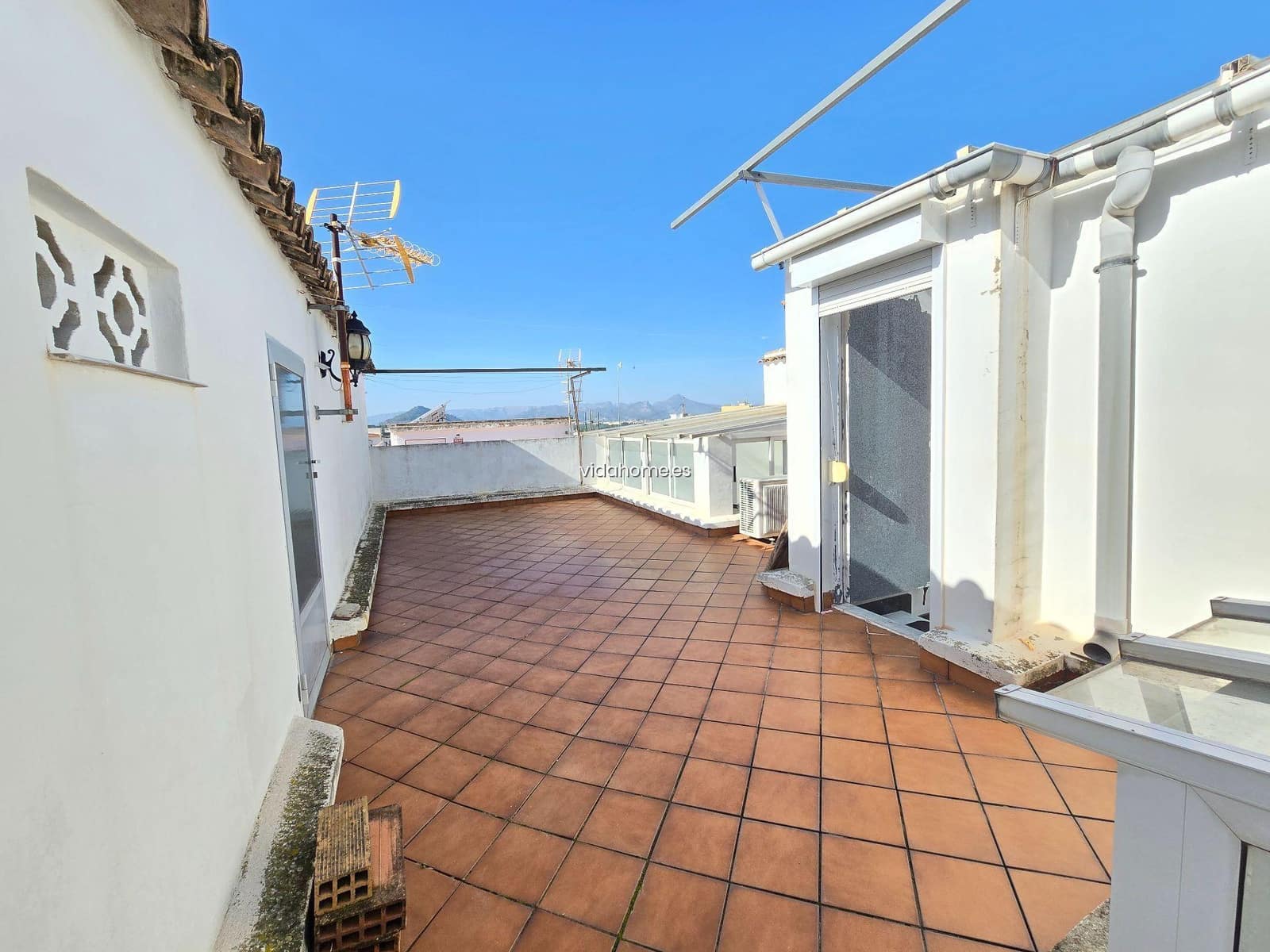 7 bedroom Villa for sale in Oliva with garage - € 285,000 (Ref: 8651985)