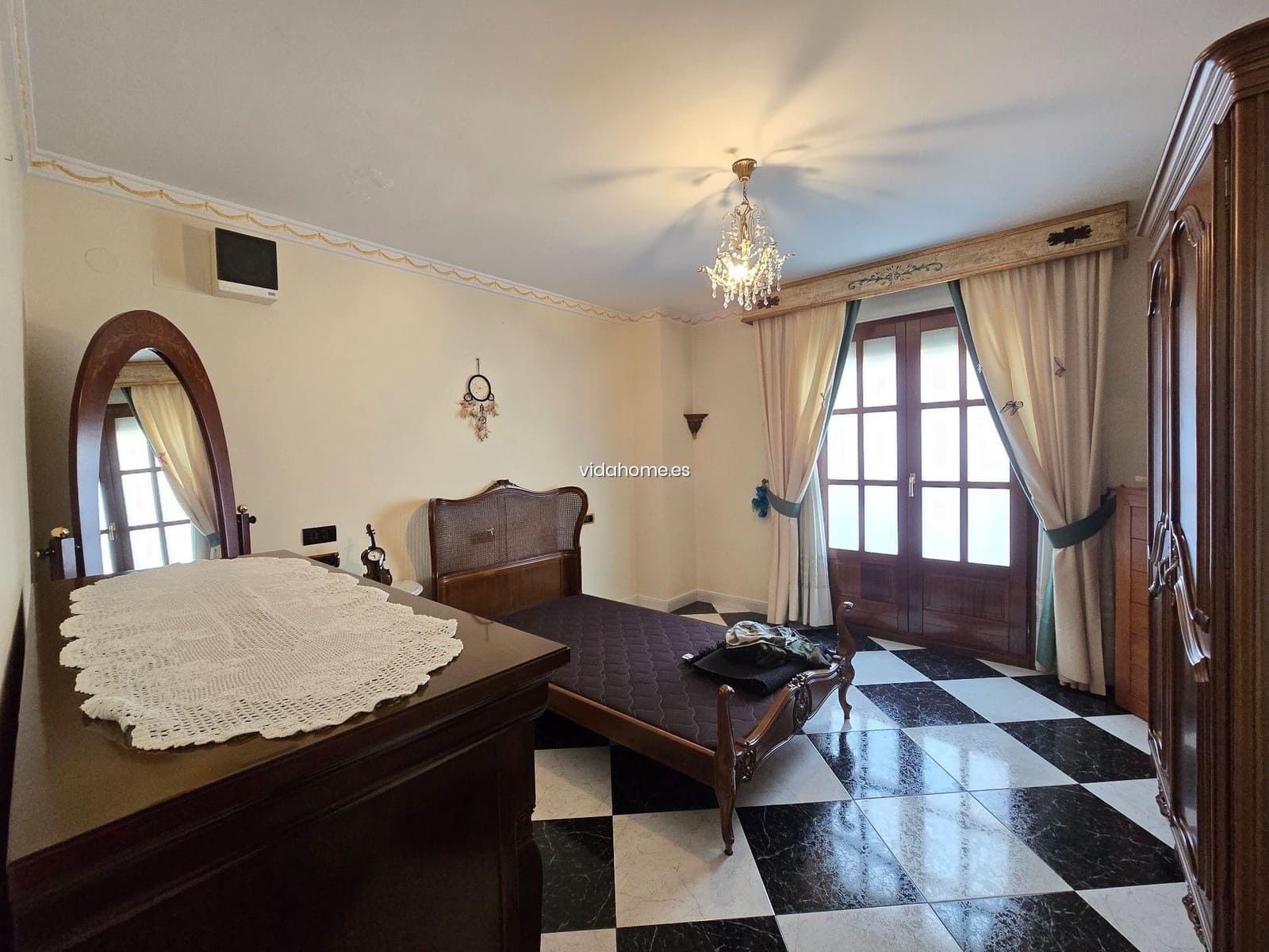7 bedroom Villa for sale in Oliva with garage - € 285,000 (Ref: 8651985)