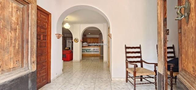 4 makuuhuone Omakotitalo myytävänä paikassa Oliva - 195 000 € (Ref: 9178193)