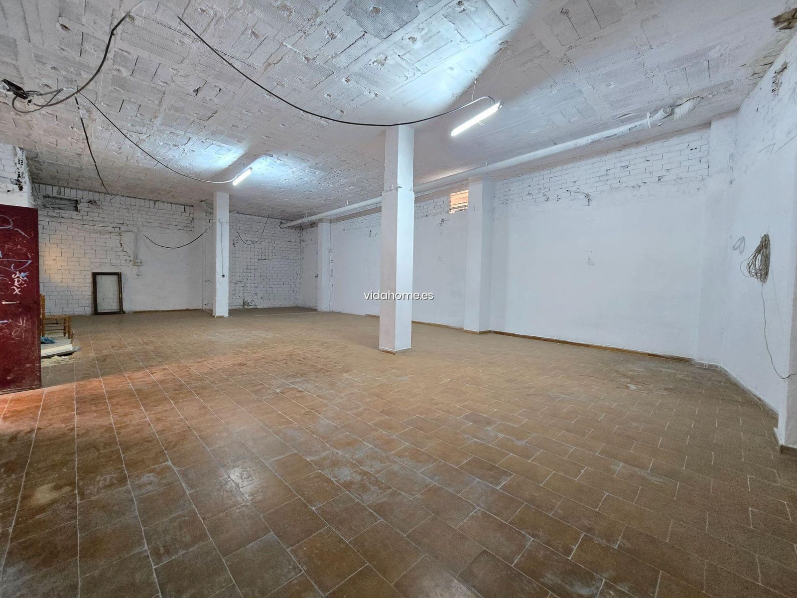 Kommersiell til salgs i Albacete by - € 1 400 000 (Ref: 9178214)