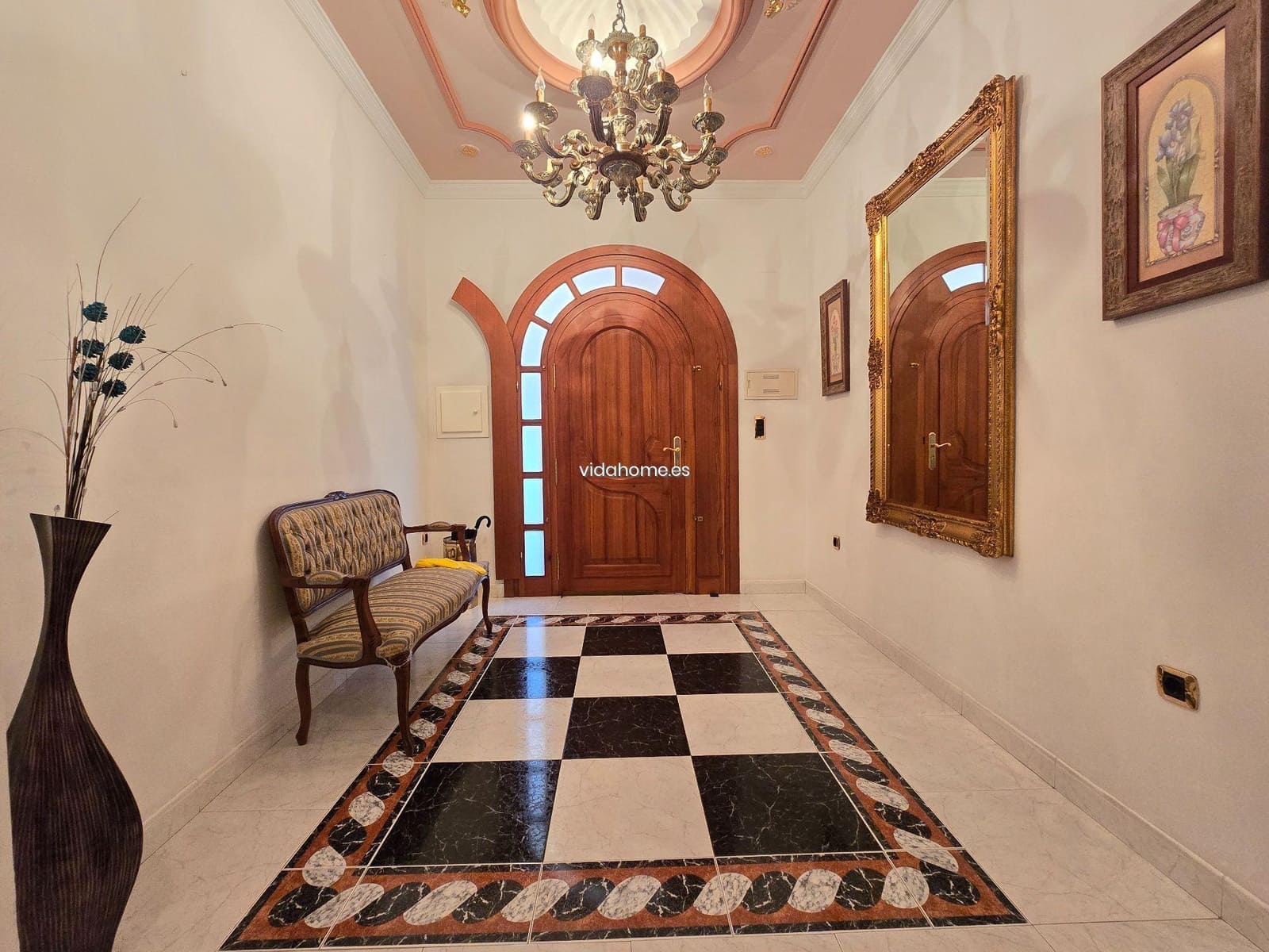 7 slaapkamer Villa te koop in Oliva met garage - € 285.000 (Ref: 9178216)