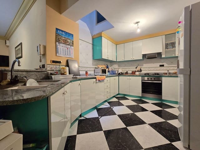 7 slaapkamer Villa te koop in Oliva met garage - € 285.000 (Ref: 9178216)