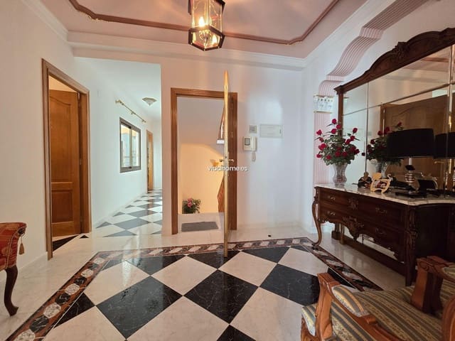 7 slaapkamer Villa te koop in Oliva met garage - € 285.000 (Ref: 9178216)