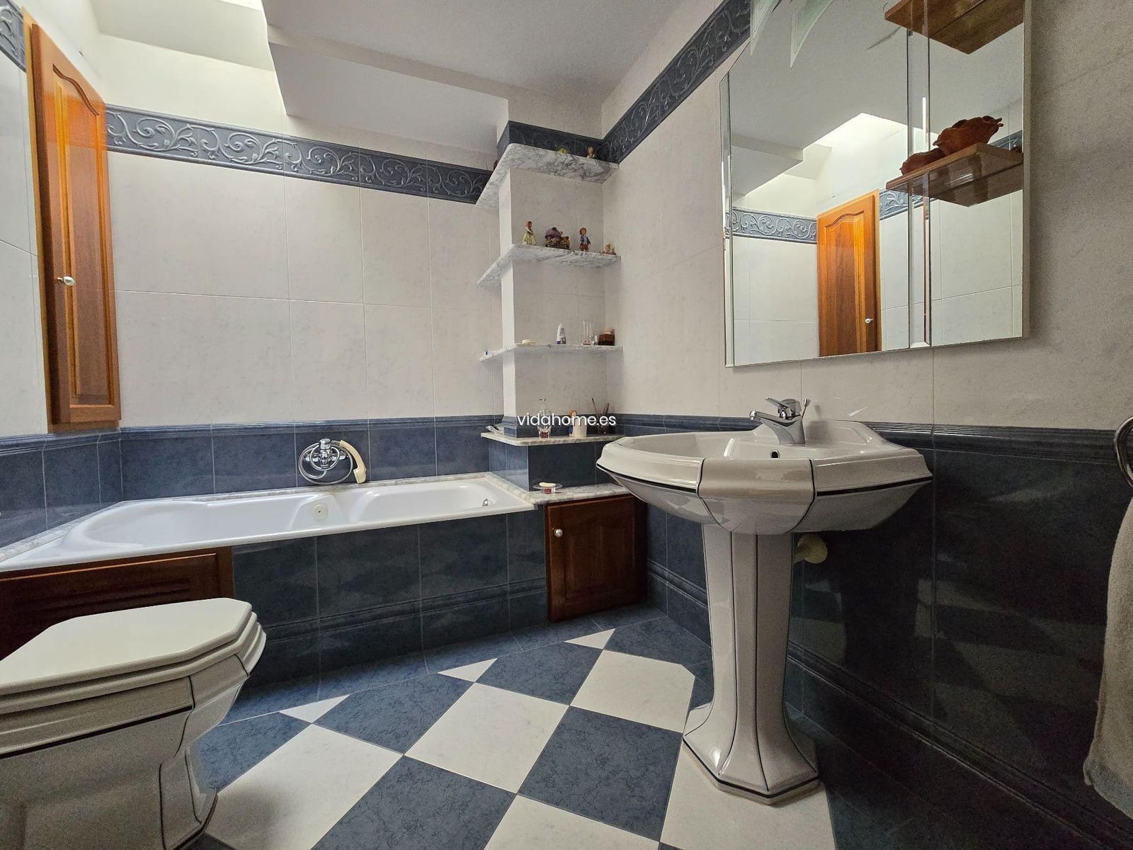 7 slaapkamer Villa te koop in Oliva met garage - € 285.000 (Ref: 9178216)