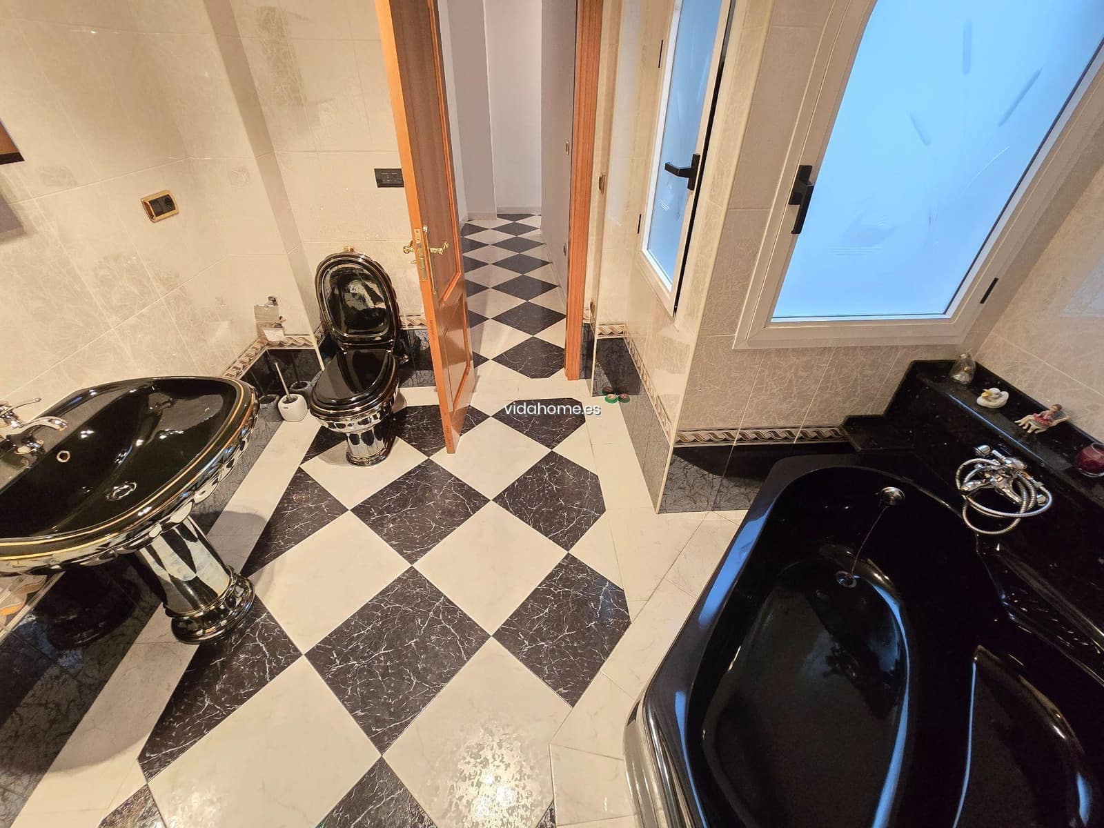 7 slaapkamer Villa te koop in Oliva met garage - € 285.000 (Ref: 9178216)