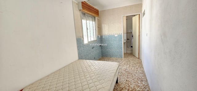 4 makuuhuone Asunto myytävänä paikassa Oliva - 95 000 € (Ref: 9178227)