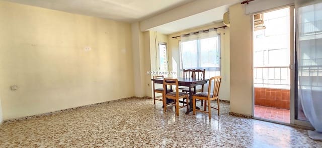 4 makuuhuone Asunto myytävänä paikassa Oliva - 95 000 € (Ref: 9178227)