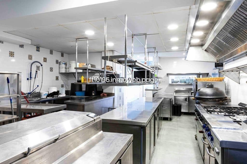 Erhverv til salg i Gandia - € 1.600.000 (Ref: 9178248)