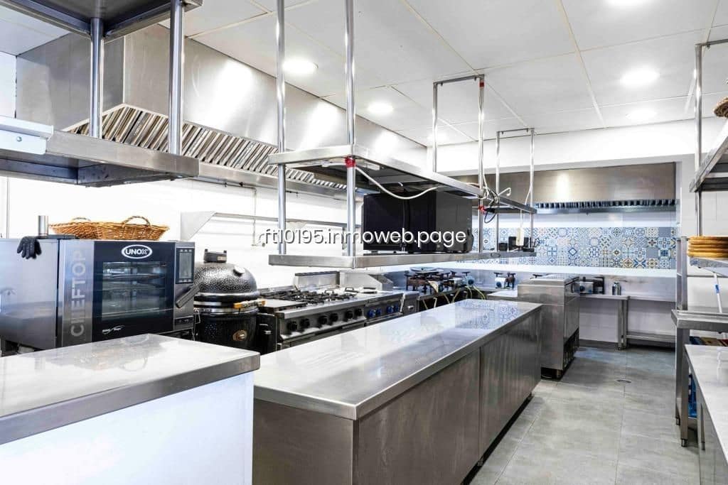 Erhverv til salg i Gandia - € 1.600.000 (Ref: 9178248)