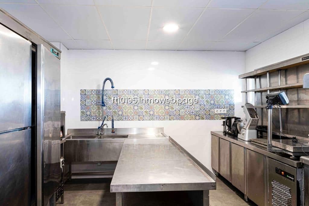 Erhverv til salg i Gandia - € 1.600.000 (Ref: 9178248)