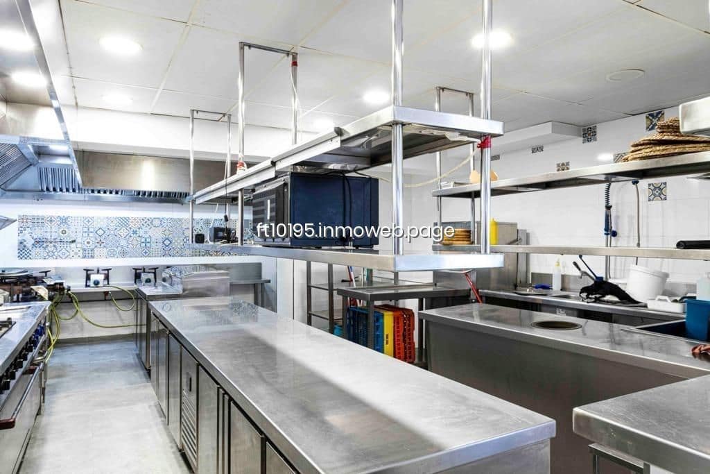 Erhverv til salg i Gandia - € 1.600.000 (Ref: 9178248)