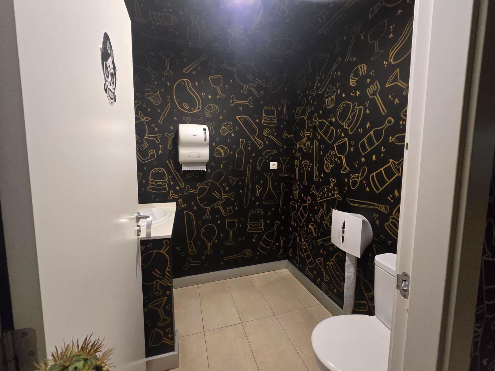 Comercial para venda em Gandia - 49 000 € (Ref: 9215377)