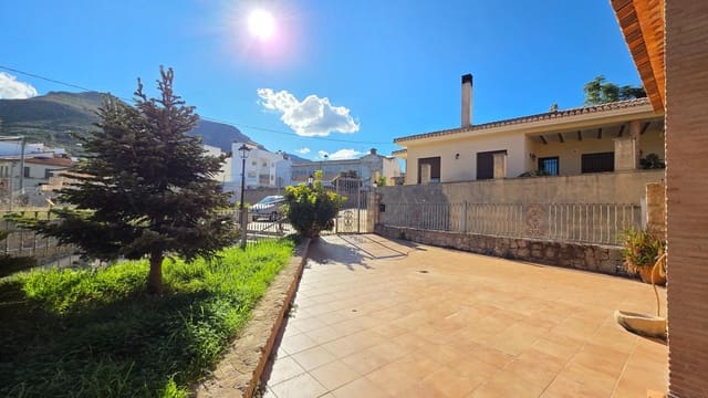 4 bedroom Villa for sale in Terrateig with garage - € 319,000 (Ref: 9403342)