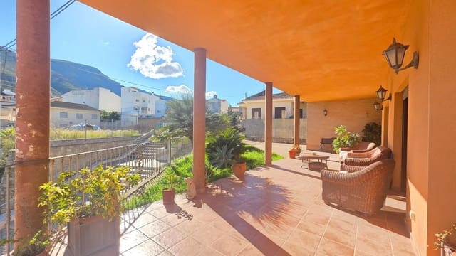 4 bedroom Villa for sale in Terrateig with garage - € 319,000 (Ref: 9403342)