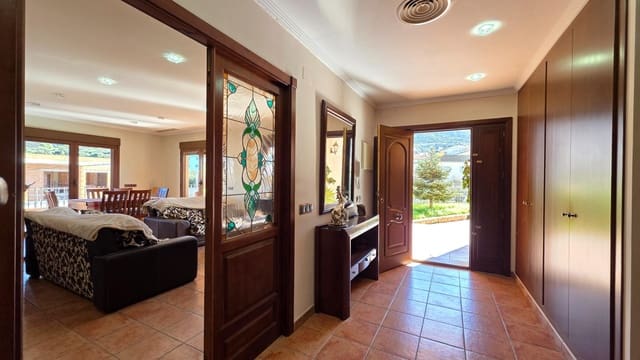 4 bedroom Villa for sale in Terrateig with garage - € 319,000 (Ref: 9403342)