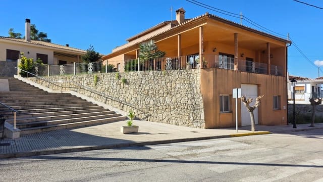 4 bedroom Villa for sale in Terrateig with garage - € 319,000 (Ref: 9403342)