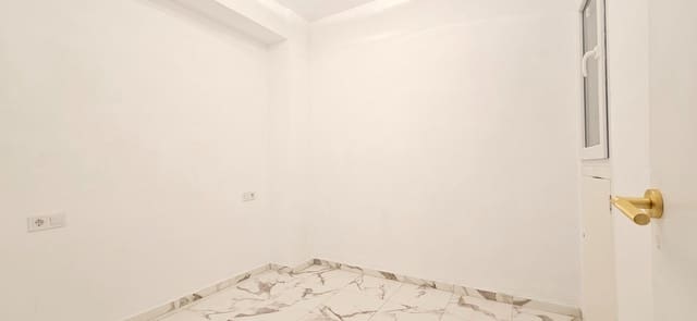 3 makuuhuone Asunto myytävänä paikassa Oliva - 125 000 € (Ref: 9446298)