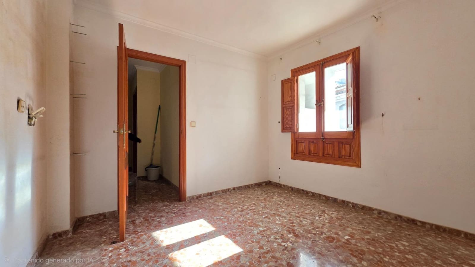 4 bedroom Townhouse for sale in Oliva with garage - € 195,000 (Ref: 9611504)