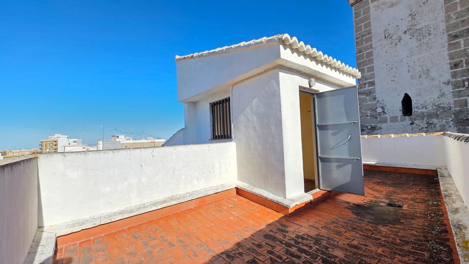 4 bedroom Townhouse for sale in Oliva with garage - € 195,000 (Ref: 9611504)