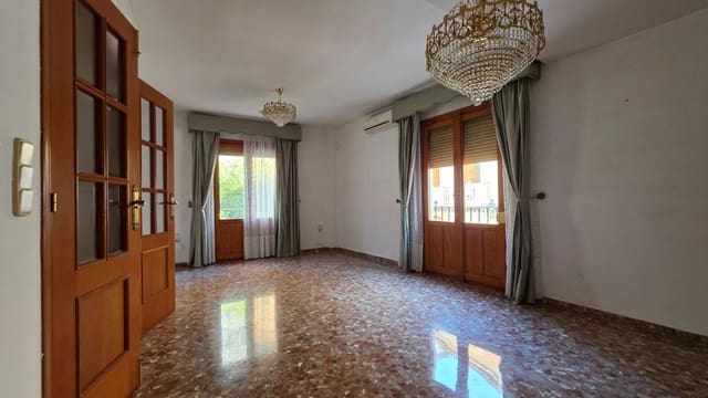 4 bedroom Townhouse for sale in Oliva with garage - € 195,000 (Ref: 9611504)