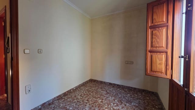 4 bedroom Townhouse for sale in Oliva with garage - € 195,000 (Ref: 9611504)