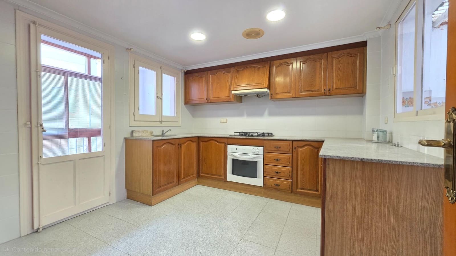 4 bedroom Townhouse for sale in Oliva with garage - € 195,000 (Ref: 9611504)