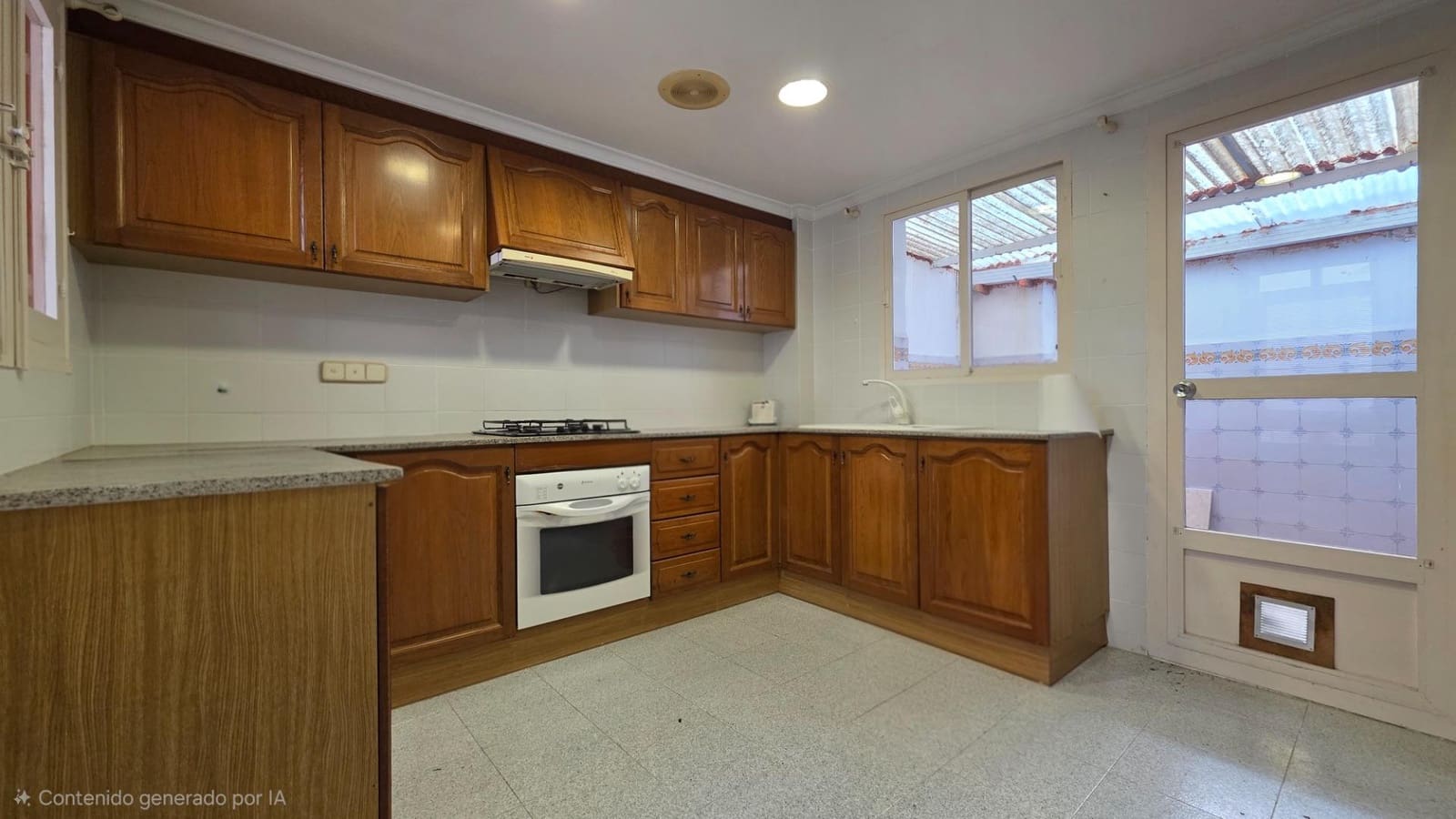 4 bedroom Townhouse for sale in Oliva with garage - € 195,000 (Ref: 9611504)