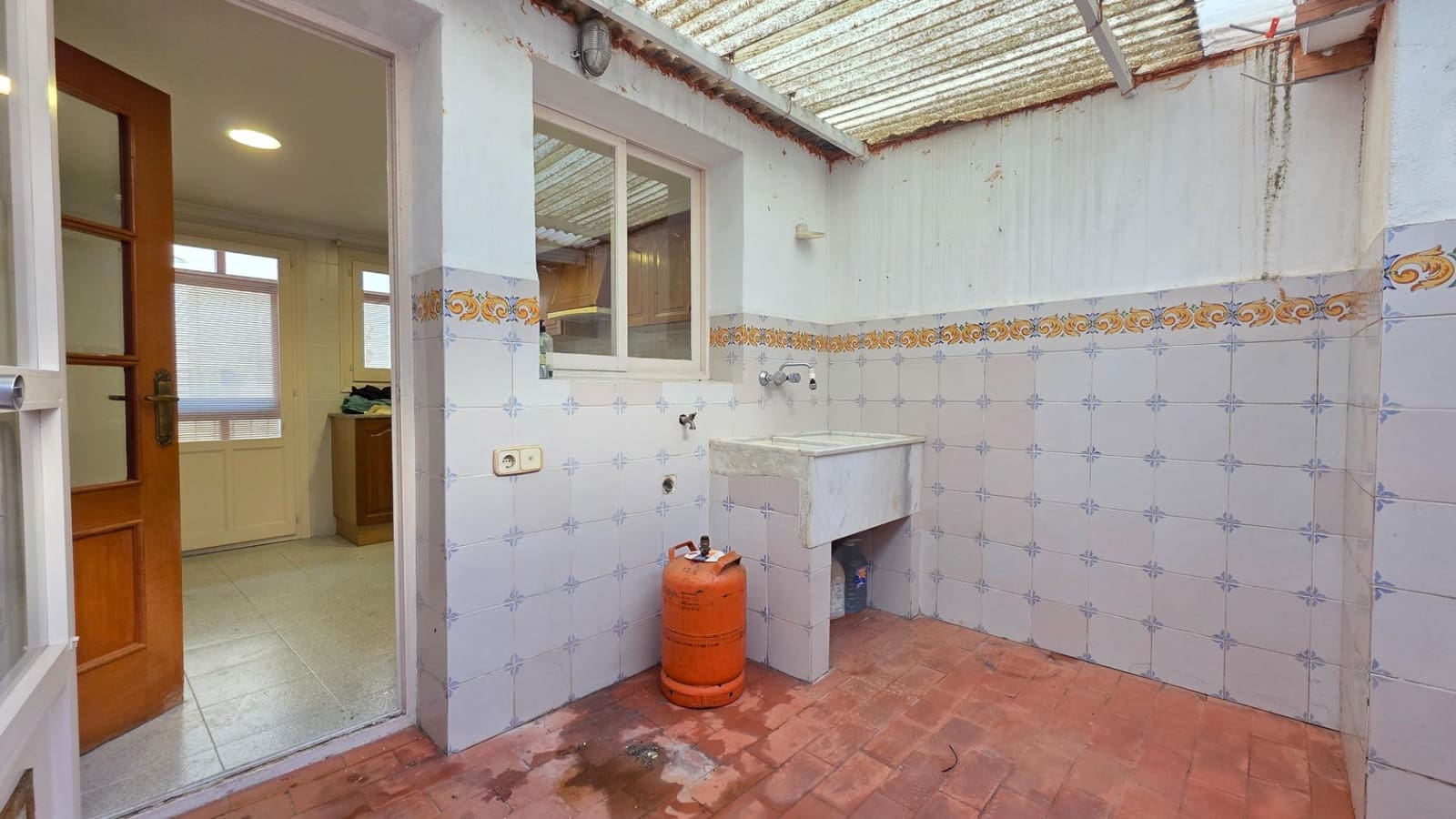 4 bedroom Townhouse for sale in Oliva with garage - € 195,000 (Ref: 9611504)