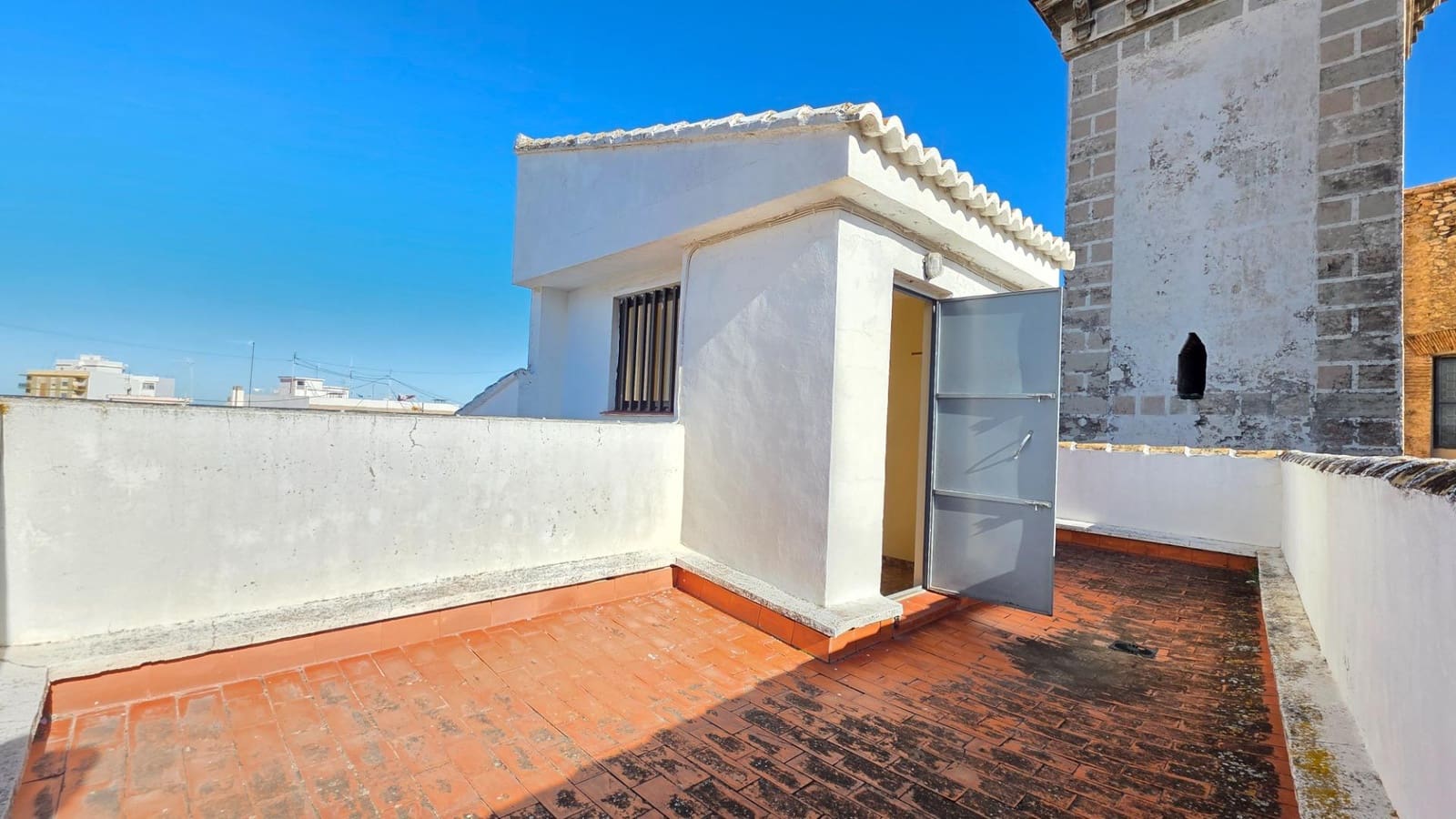 4 bedroom Townhouse for sale in Oliva with garage - € 195,000 (Ref: 9611504)