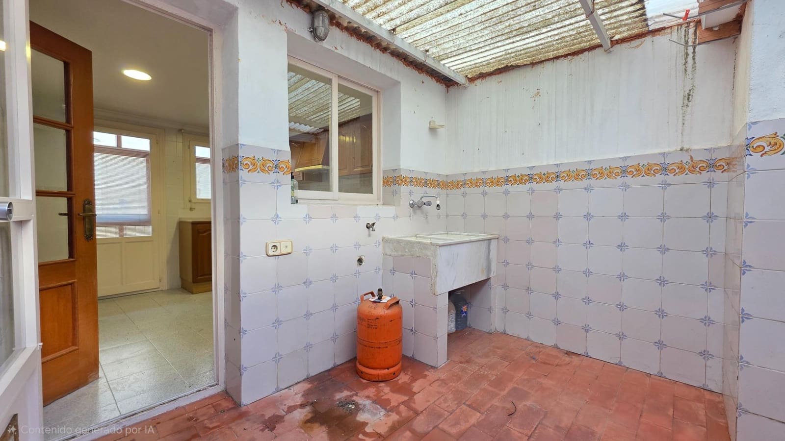 4 bedroom Townhouse for sale in Oliva with garage - € 195,000 (Ref: 9611504)