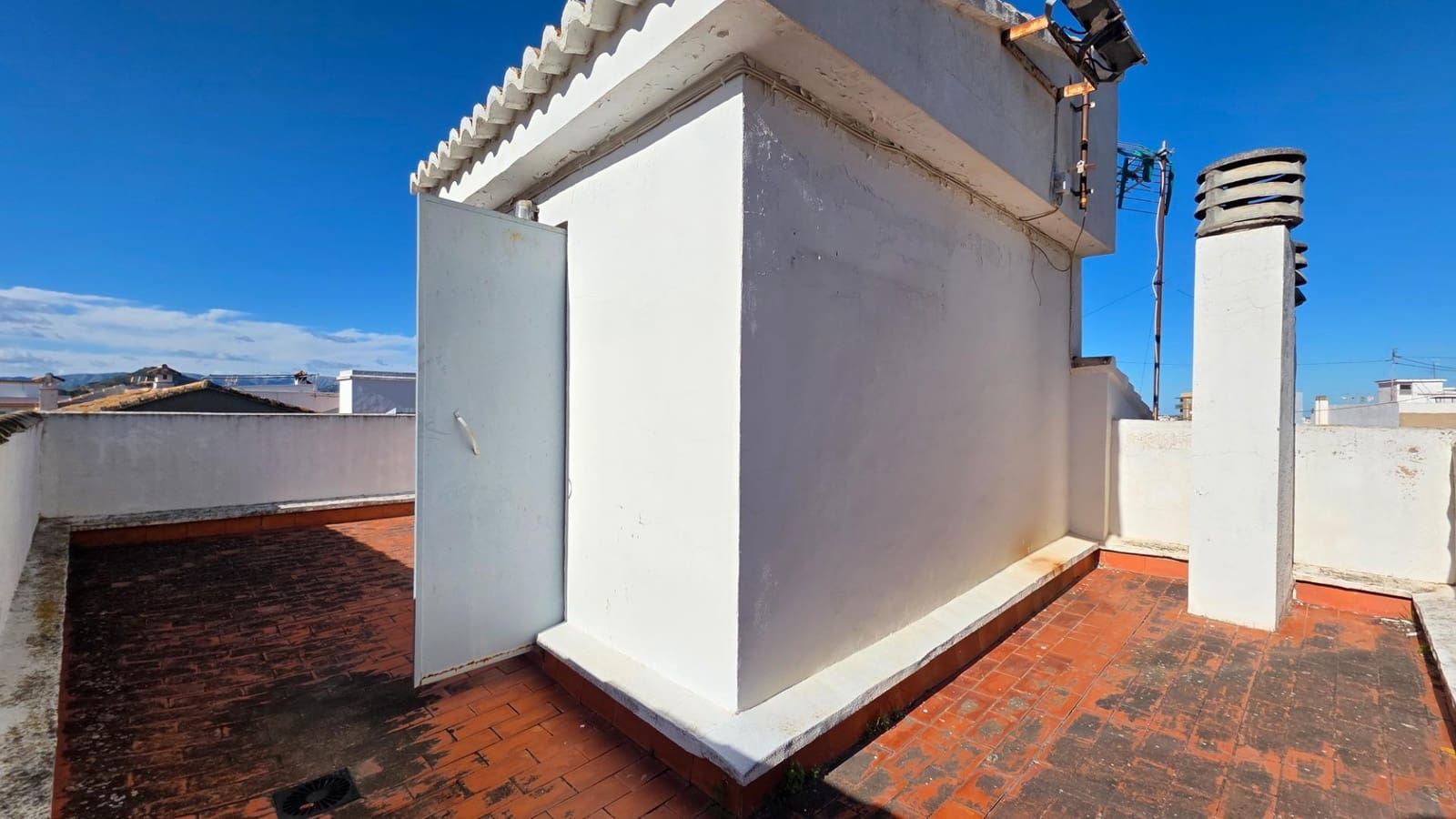 4 bedroom Townhouse for sale in Oliva with garage - € 195,000 (Ref: 9611504)