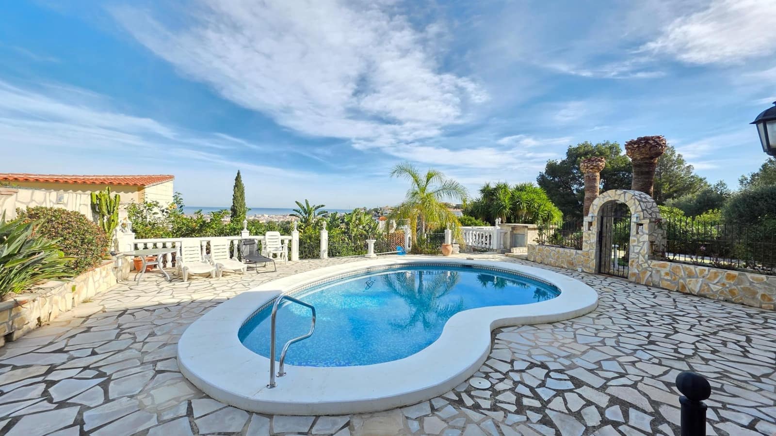 4 slaapkamer Villa te koop in Denia met zwembad garage - € 565.000 (Ref: 9629937)