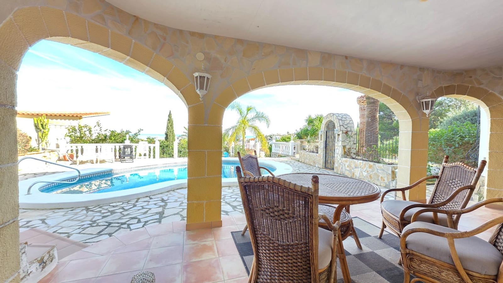 4 slaapkamer Villa te koop in Denia met zwembad garage - € 565.000 (Ref: 9629937)