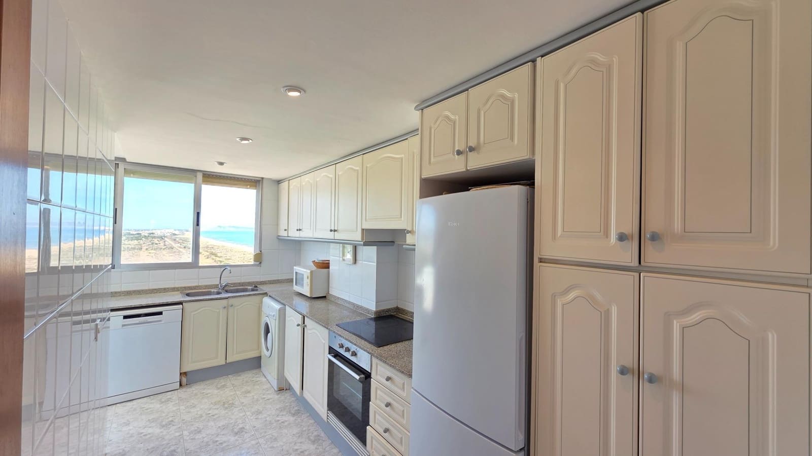 4 bedroom Flat for sale in Gandia with pool - € 380,000 (Ref: 9686386)