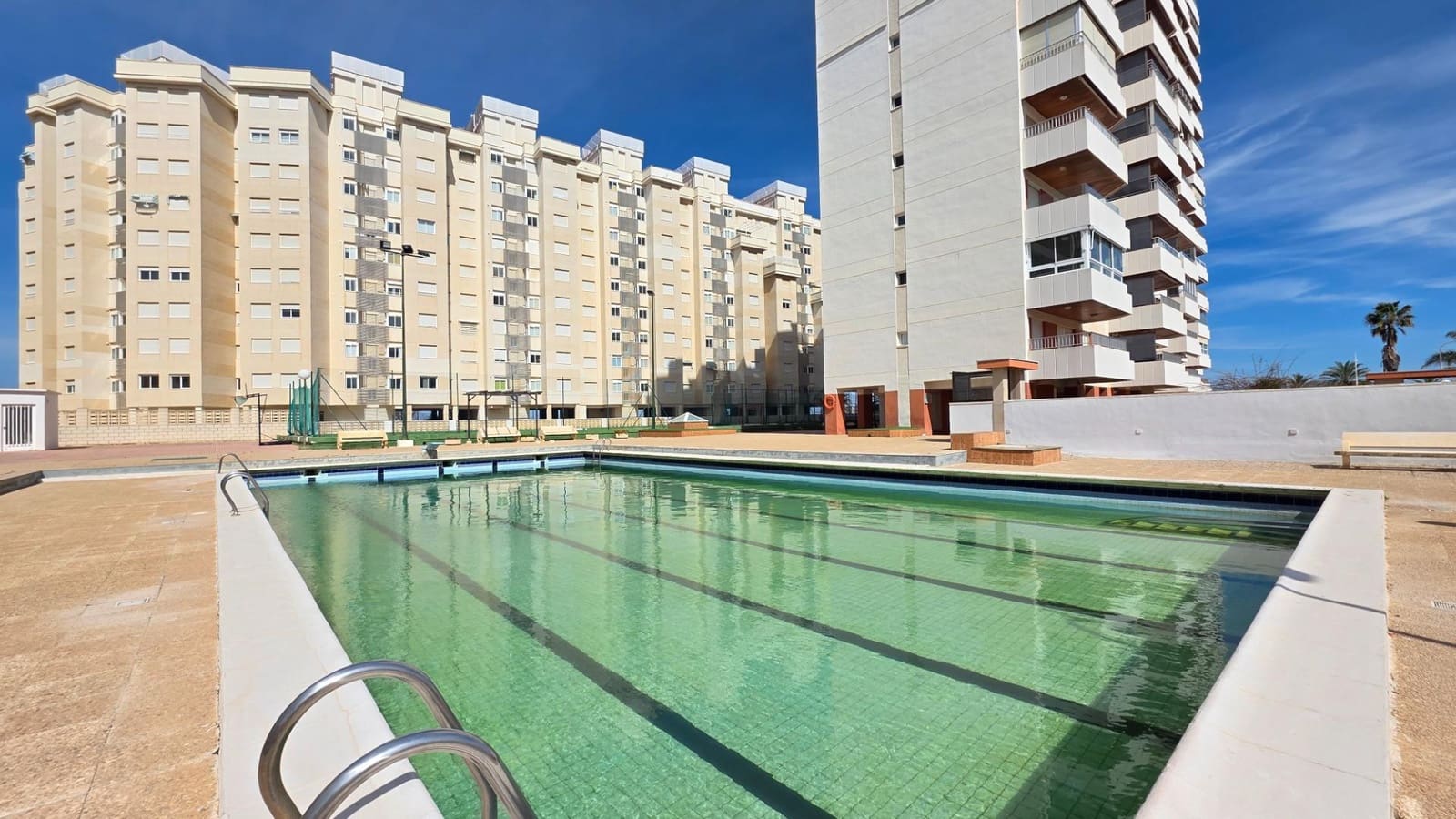 4 bedroom Flat for sale in Gandia with pool - € 380,000 (Ref: 9686386)