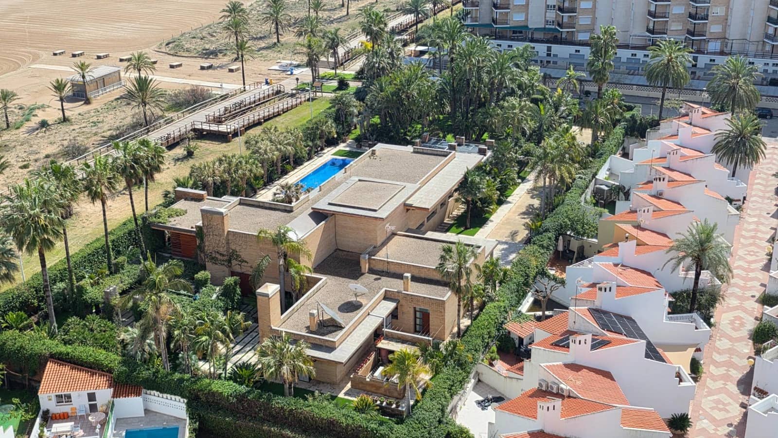 4 bedroom Flat for sale in Gandia with pool - € 380,000 (Ref: 9686386)