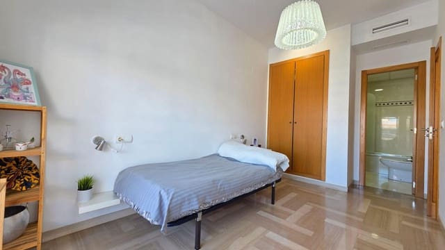 Piso de 3 habitaciones en Gandia en venta con piscina - 290.000 € (Ref: 9804279)