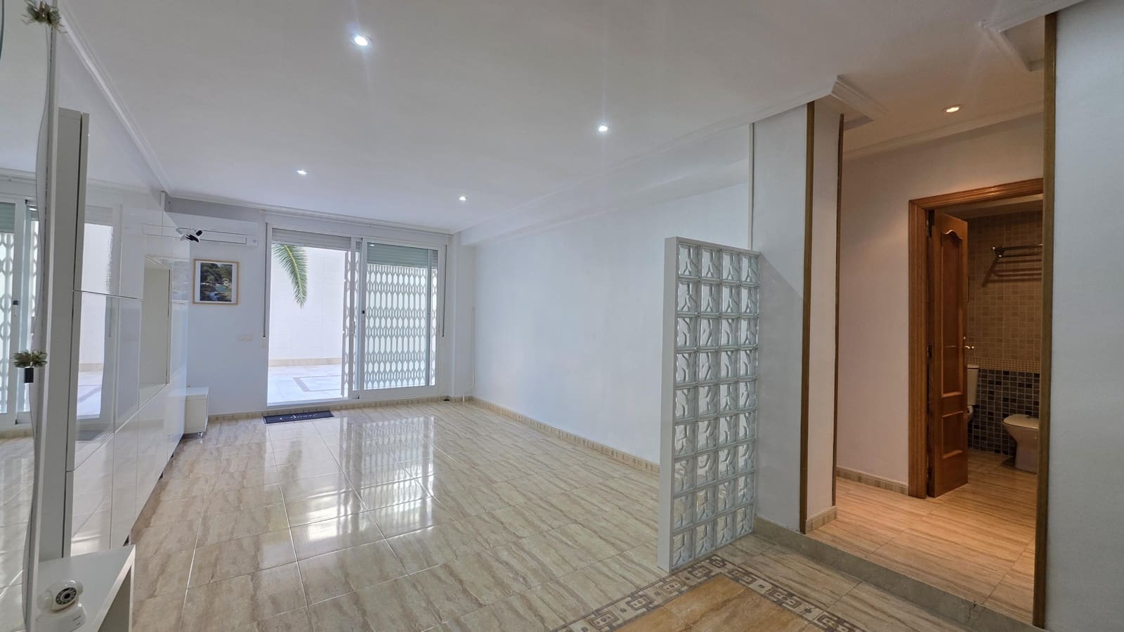 2 sypialnia Apartament przy plaży na sprzedaż w Las Tres Villas - 240 000 € (Ref: 9890358)