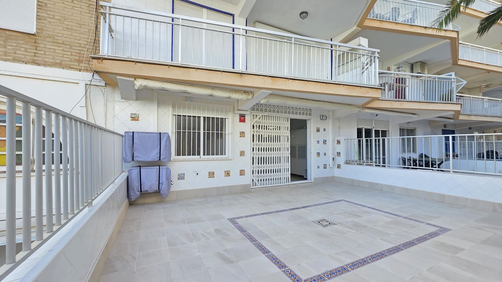 2 sypialnia Apartament przy plaży na sprzedaż w Las Tres Villas - 240 000 € (Ref: 9890358)